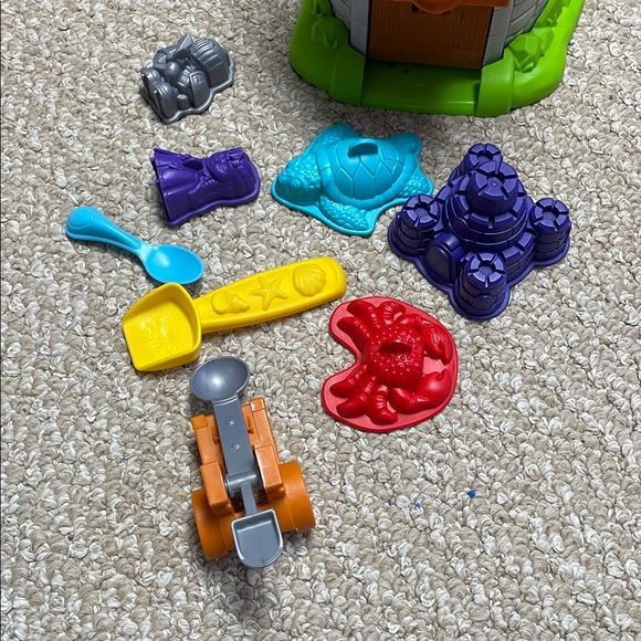 Kinetic Sand Castle - Picture 4 of 4